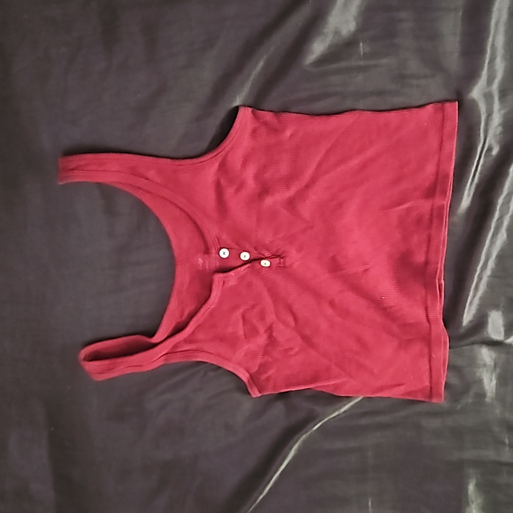 maroon tank top